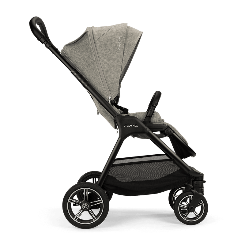 【公價貨品】NUNA BMW 聯乘系列 - Triv™ Next 輕量型雙向嬰兒推車