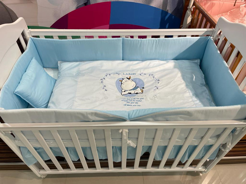 LA BABY 2100F 嬰兒木床(白色) 送床褥 + 床上套裝 + ALEVA 3件護理用品