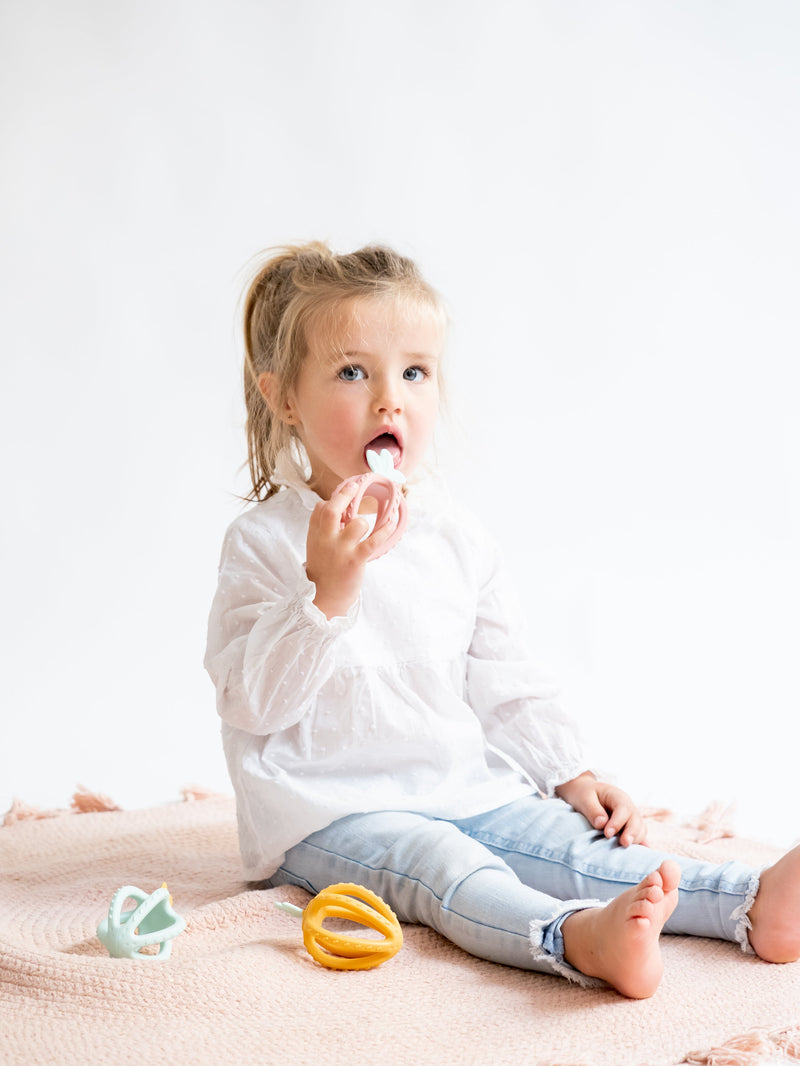 “FRESH FRUIT" TEETHER  矽膠士多啤梨牙膠